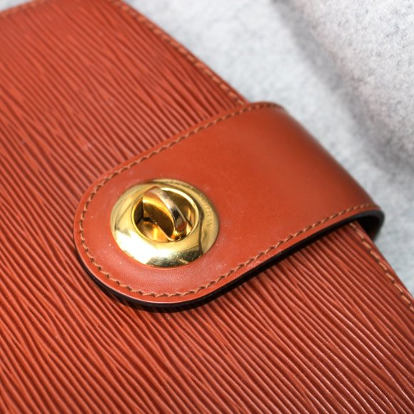 Louis Vuitton Epi Leather Brown Cluny Bucket Bag - Picture 5 of 8